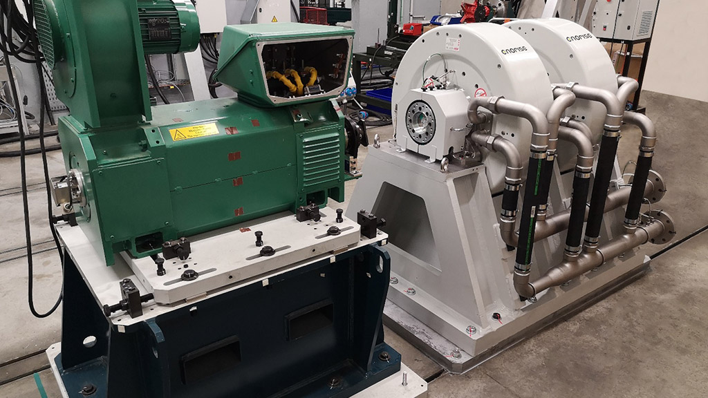 Helicopter transmission test bench for performance and endurance validation